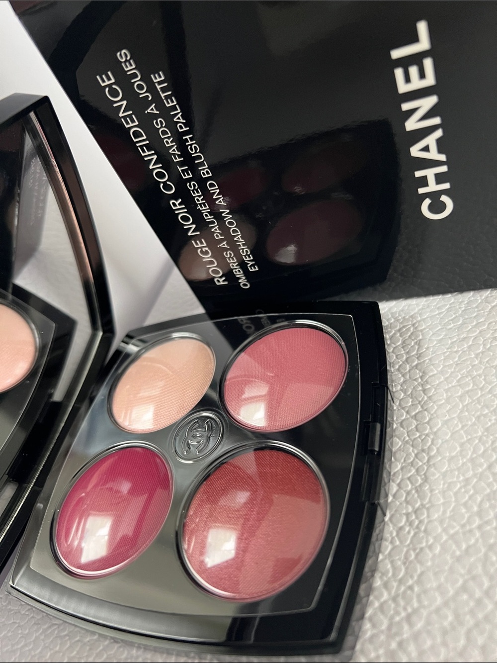 CHANEL Rouge Noir Confidence Eyeshadow & Blush Palette - Limited Edition - Picture 3 of 6